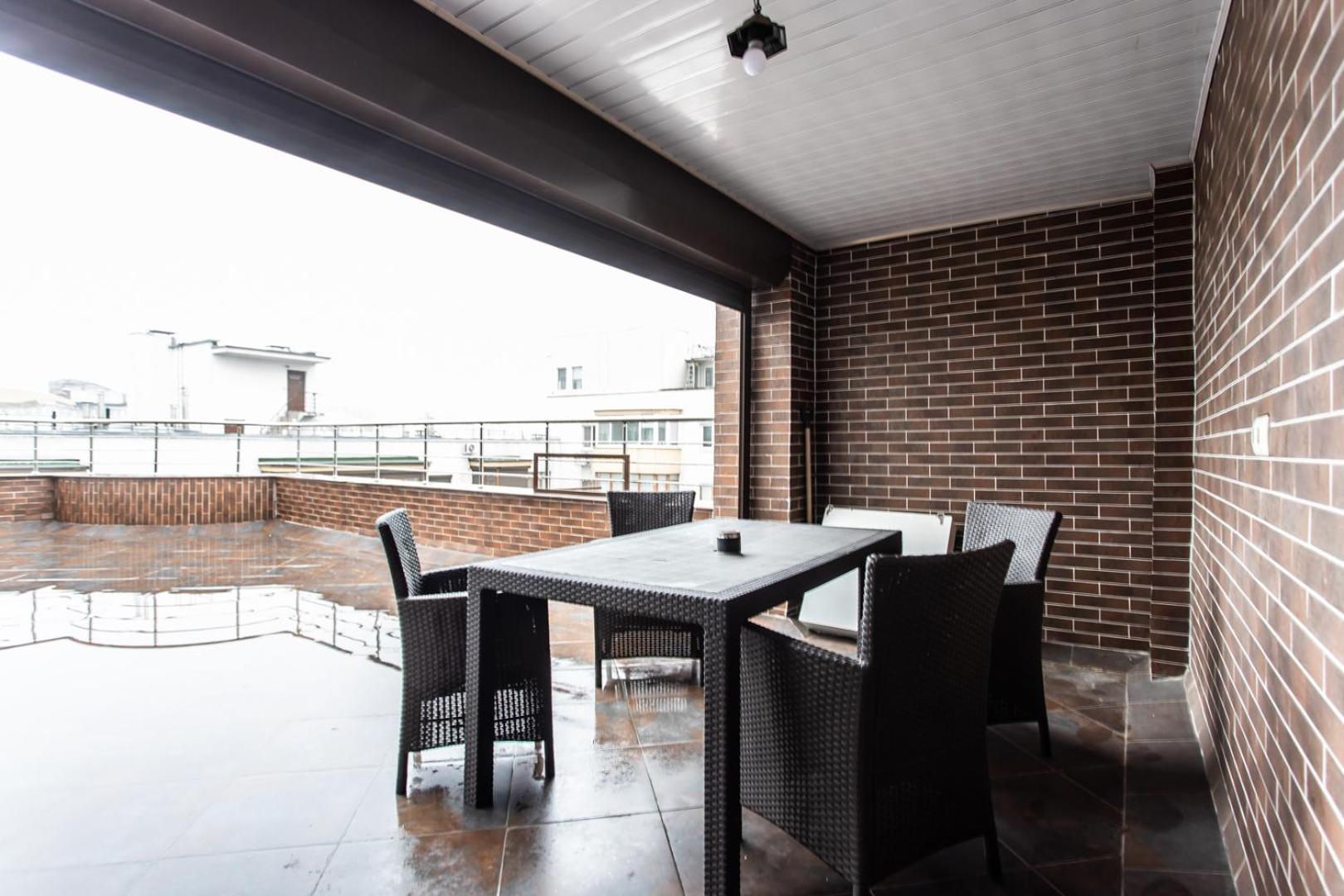 Spacious With Terrace Apartment *